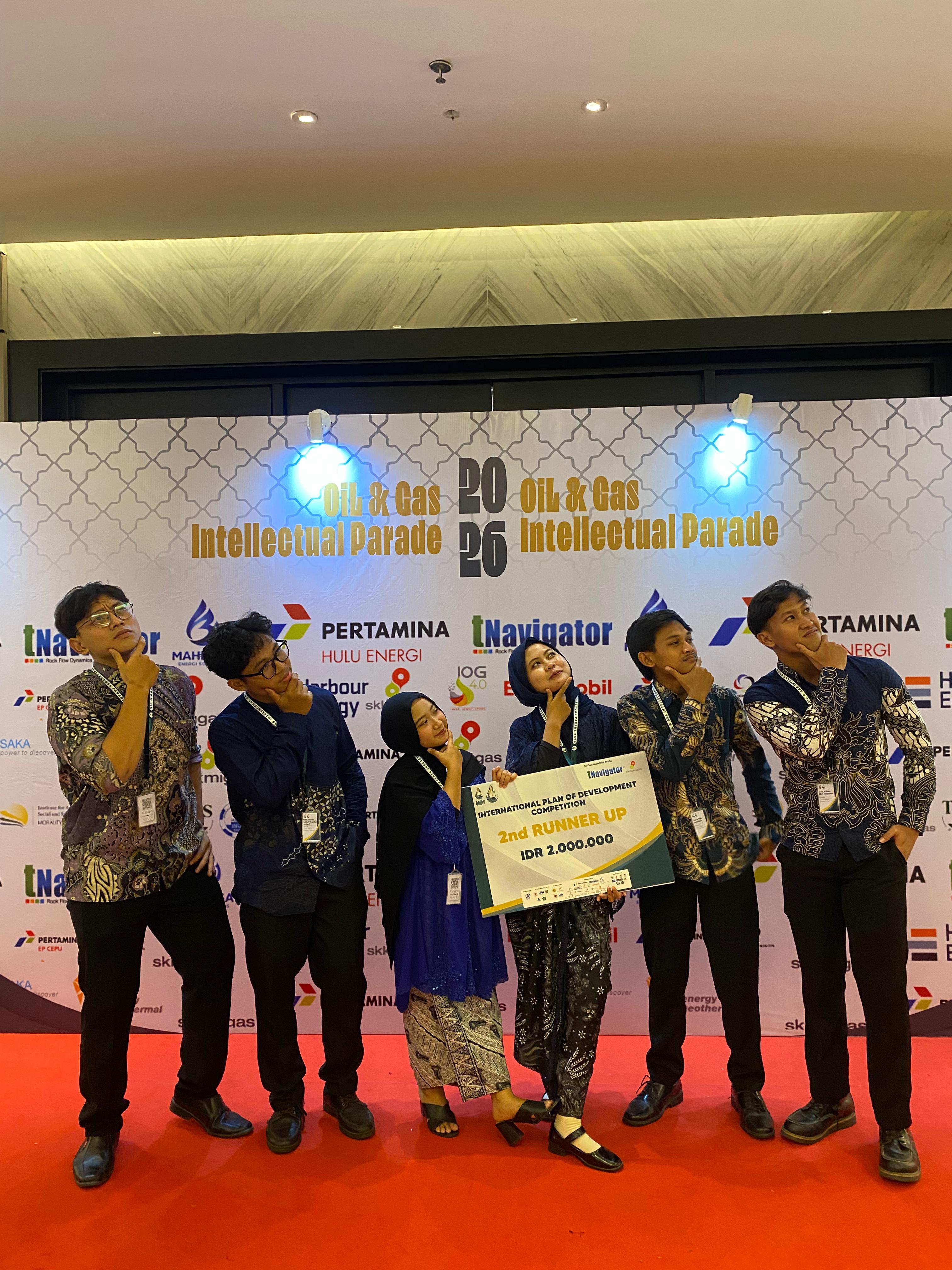 Mahasiswa S1 Ekonomi Pembangunan Bersama Tim UNEJ Raih Prestasi Internasional dalam Kompetisi Oil & Gas di UPN Veteran Yogyakarta