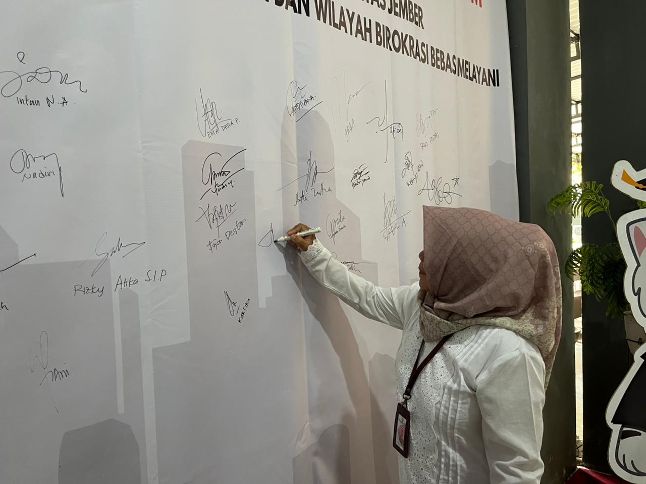 FEB UNEJ Perkuat Komitmen Zona Integritas WBK-WBBM Melalui Penandatanganan Pakta Integritas